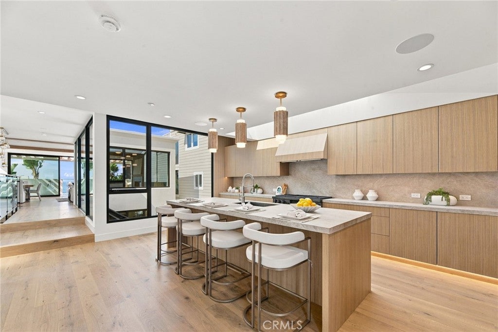 2451 Silverstrand