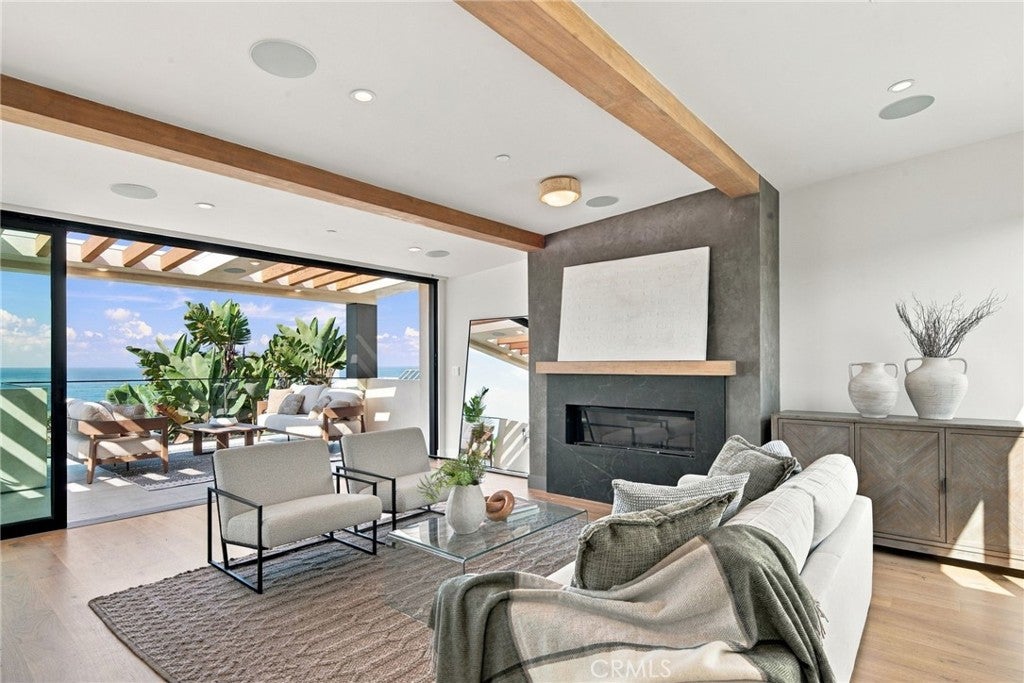 2451 Silverstrand