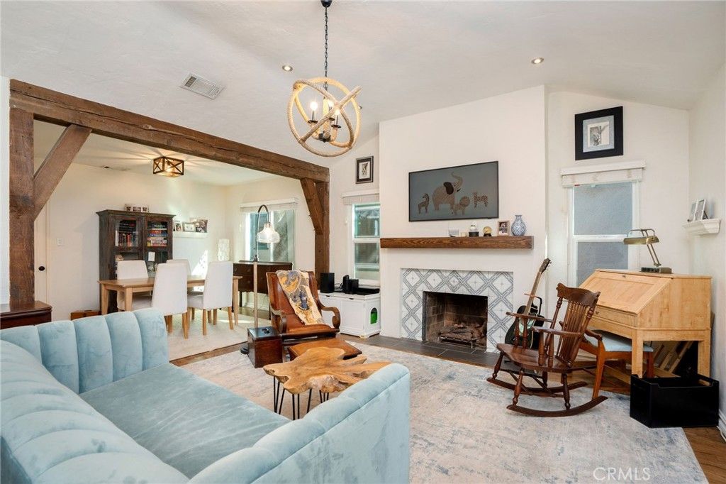 Photo of 11519 Albers Street, North Hollywood, CA 91601 (MLS # SR25245623)