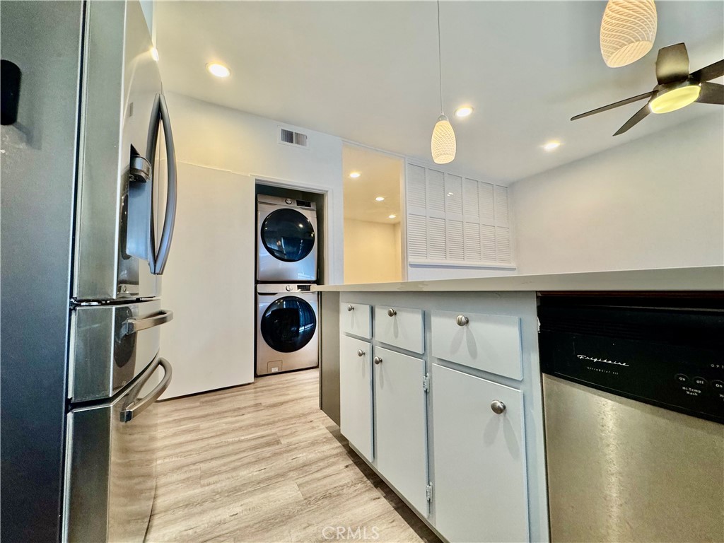 10580 Lakeside Drive N E