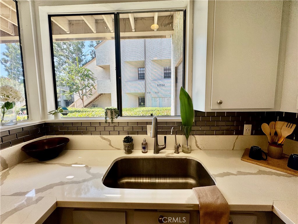 10580 Lakeside Drive N E