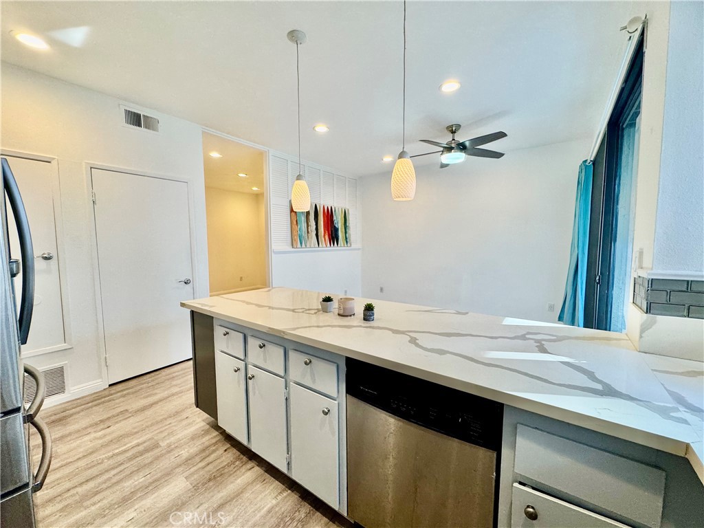 10580 Lakeside Drive N E