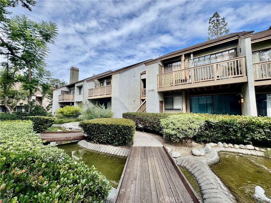 10580 Lakeside Drive N E