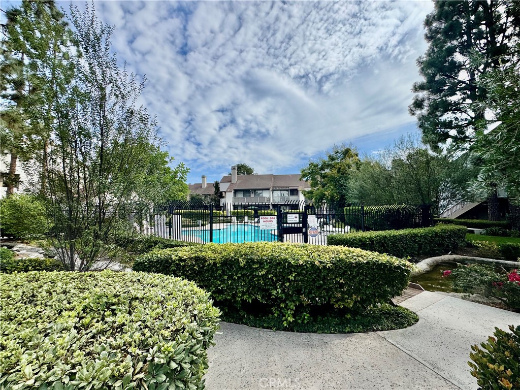 10580 Lakeside Drive N E