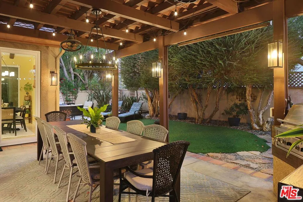 Thousand Oaks, California 91320, United States, 4 Bedrooms Bedrooms, ,3 BathroomsBathrooms,Residential,Active,210739