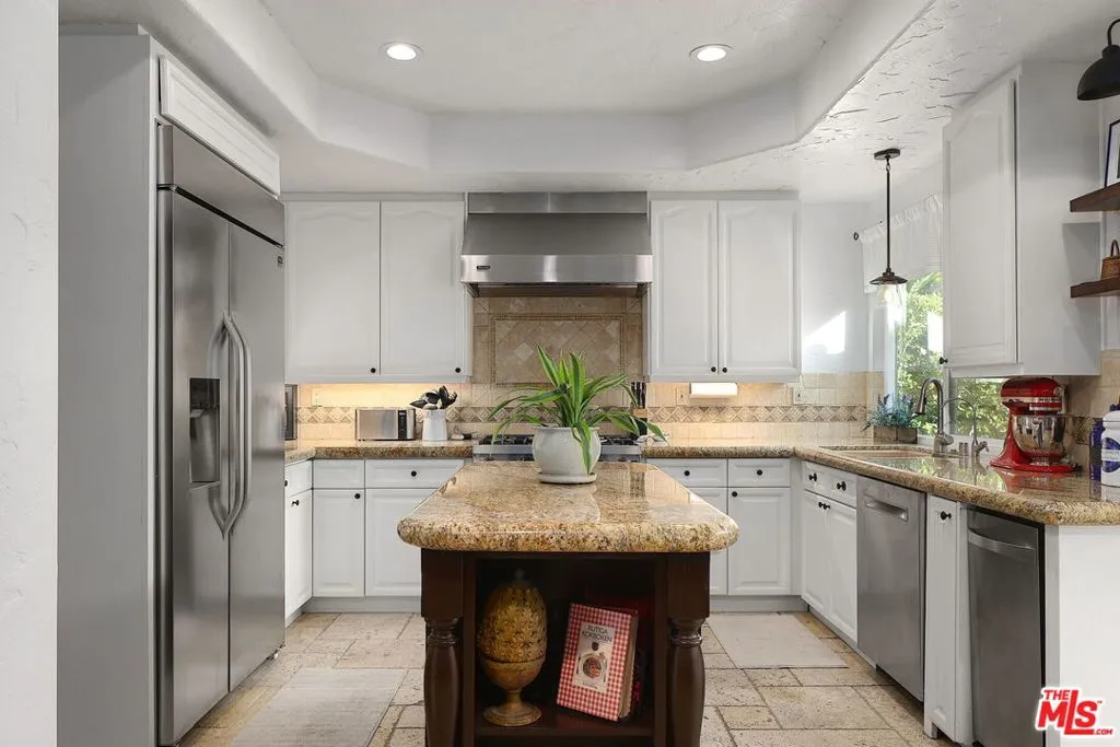 Thousand Oaks, California 91320, United States, 4 Bedrooms Bedrooms, ,3 BathroomsBathrooms,Residential,Active,210739