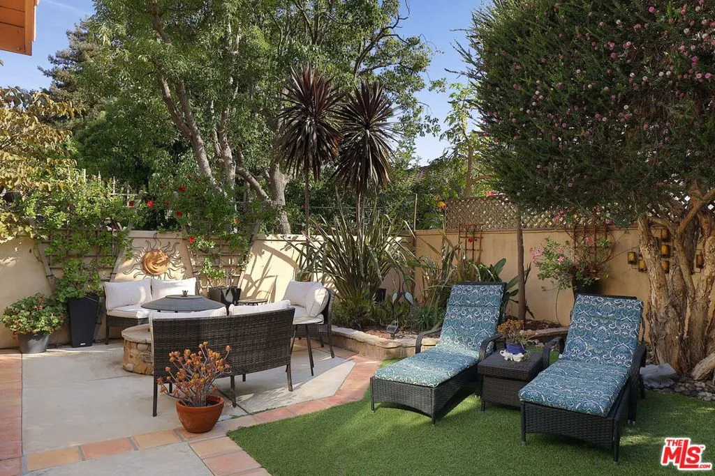 Thousand Oaks, California 91320, United States, 4 Bedrooms Bedrooms, ,3 BathroomsBathrooms,Residential,Active,210739