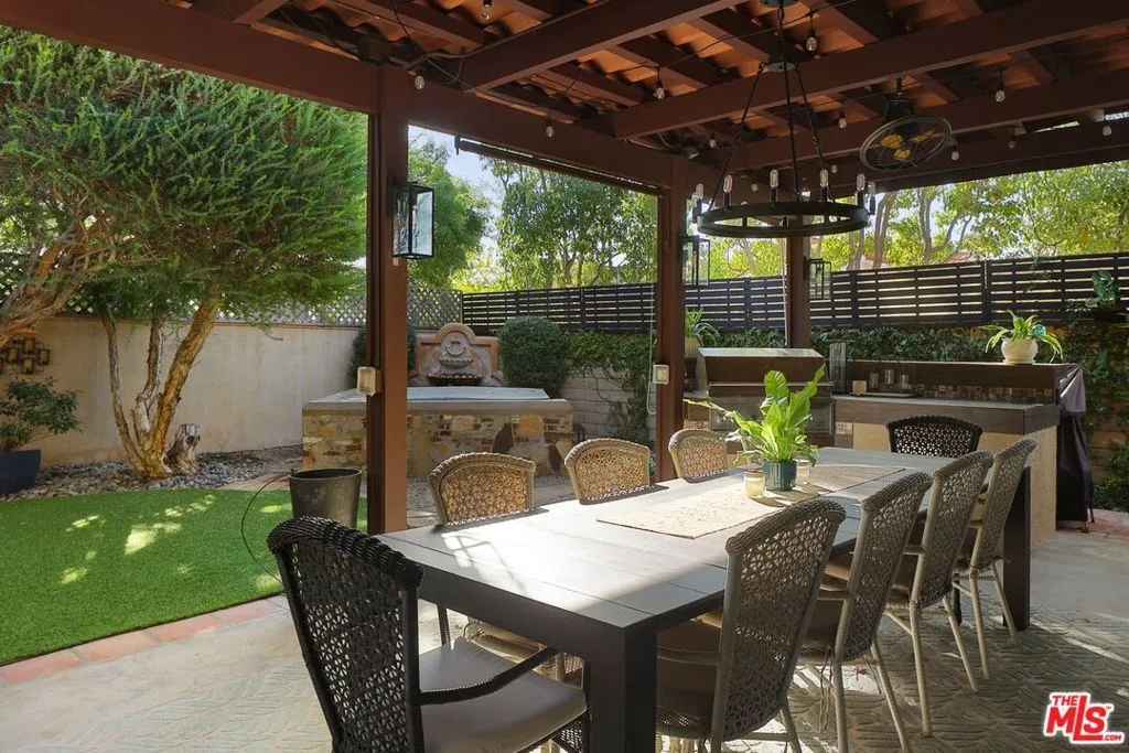 Thousand Oaks, California 91320, United States, 4 Bedrooms Bedrooms, ,3 BathroomsBathrooms,Residential,Active,210739