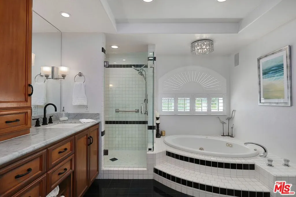 Thousand Oaks, California 91320, United States, 4 Bedrooms Bedrooms, ,3 BathroomsBathrooms,Residential,Active,210739