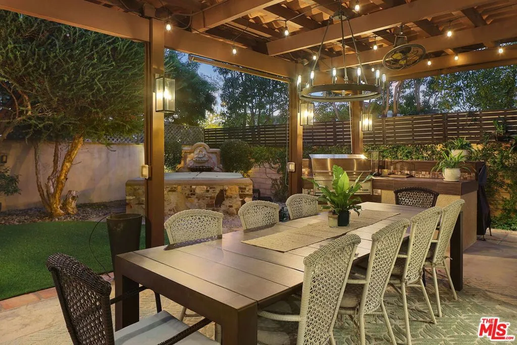 Thousand Oaks, California 91320, United States, 4 Bedrooms Bedrooms, ,3 BathroomsBathrooms,Residential,Active,210739