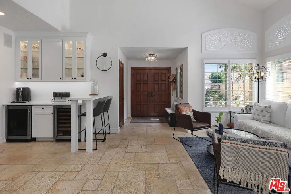 Thousand Oaks, California 91320, United States, 4 Bedrooms Bedrooms, ,3 BathroomsBathrooms,Residential,Active,210739