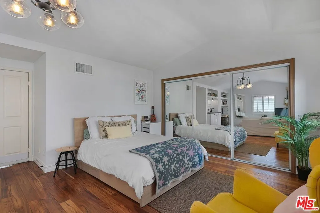 Thousand Oaks, California 91320, United States, 4 Bedrooms Bedrooms, ,3 BathroomsBathrooms,Residential,Active,210739