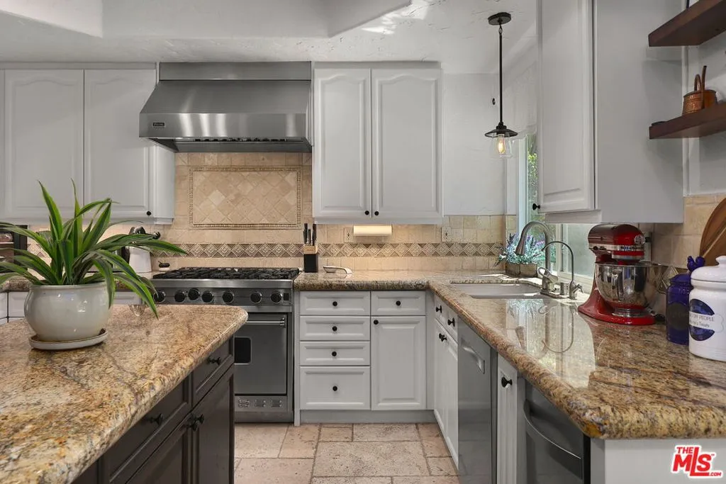 Thousand Oaks, California 91320, United States, 4 Bedrooms Bedrooms, ,3 BathroomsBathrooms,Residential,Active,210739