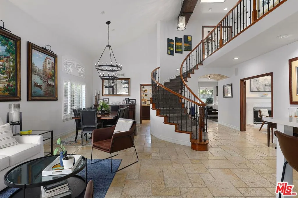 Thousand Oaks, California 91320, United States, 4 Bedrooms Bedrooms, ,3 BathroomsBathrooms,Residential,Active,210739