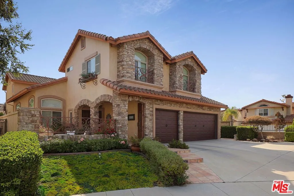 Thousand Oaks, California 91320, United States, 4 Bedrooms Bedrooms, ,3 BathroomsBathrooms,Residential,Active,210739