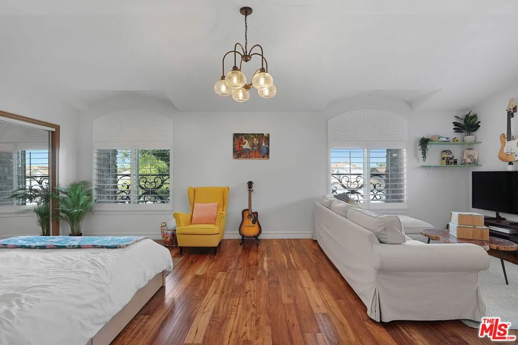 Thousand Oaks, California 91320, United States, 4 Bedrooms Bedrooms, ,3 BathroomsBathrooms,Residential,Active,210739