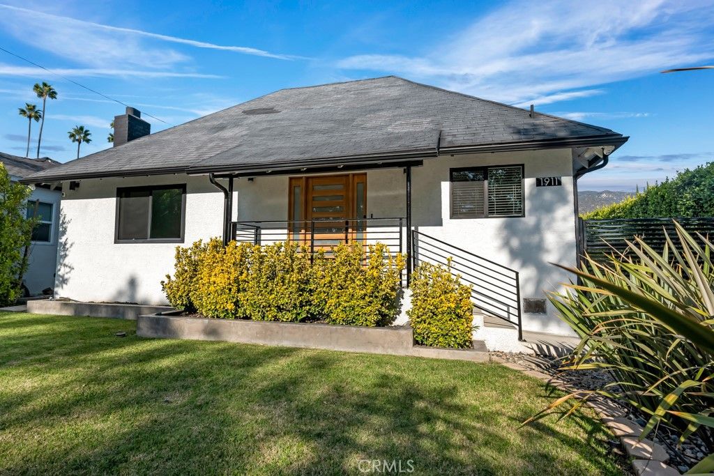 Photo of 1911 W W Kenneth Rd Rd, Glendale, CA 91201 (MLS # SR25259043)