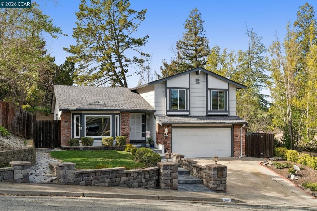 Photo of 1014 Veterans Ct Ct, Martinez, CA 94553 (MLS # 41133334)