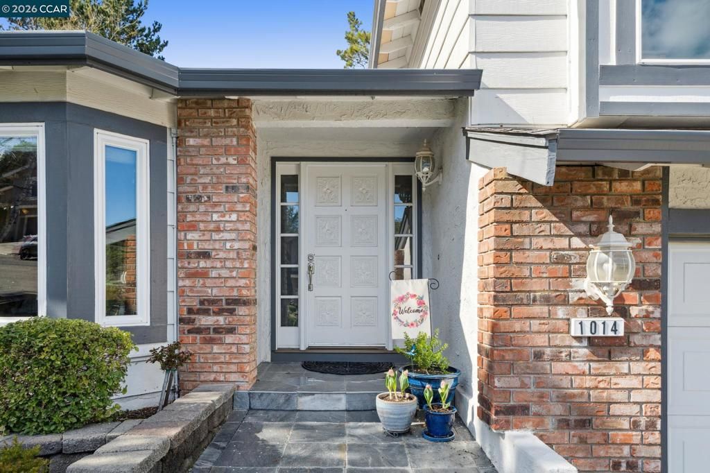 Photo of 1014 Veterans Ct Ct, Martinez, CA 94553 (MLS # 41133334)