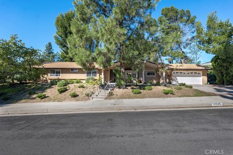 Photo of 12349 Kenny Drive, Granada Hills, CA 91344 (MLS # SR26041486)