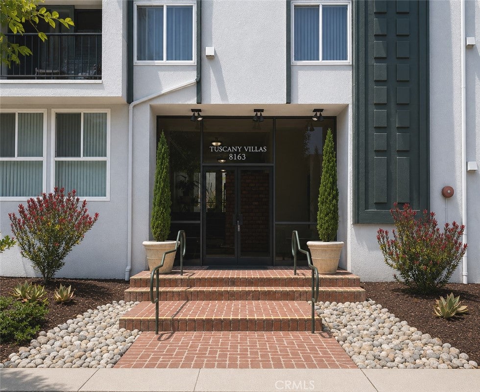 8163 Redlands 39