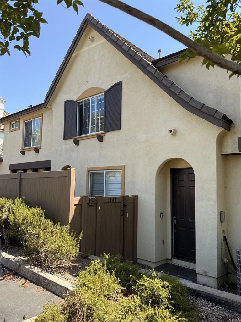 Beautiful townhouse featuring 2 bedrooms and 2 bathrooms, fully remodeled with KitchenAid appliances, air conditioning, and fully furnished. Includes an attached garage plus an additional parking space. Located just a few blocks from Veterans Elementary. The community center offers a pool, spa and much more. Less than 5 minutes away from Otay Ranch Town Center.