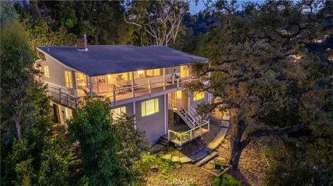 Photo of 14325 Millbrook Drive, Sherman Oaks, CA 91423 (MLS # SR26156468)