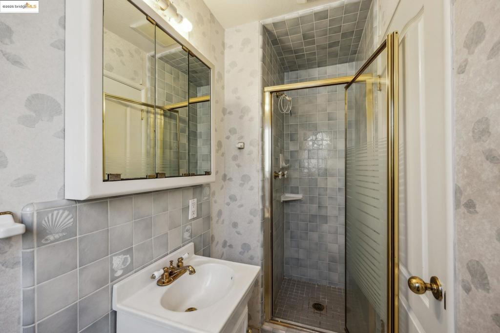 WASHINGTON MANOR - Residential