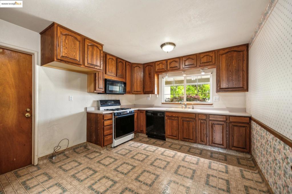 WASHINGTON MANOR - Residential