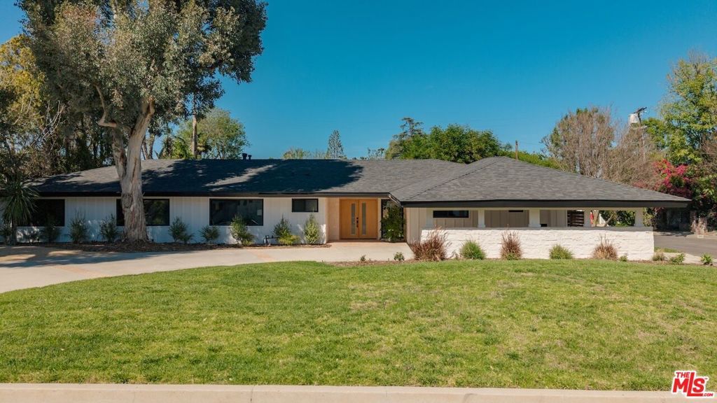 Photo of 17601 McCormick Street, Encino, CA 91316 (MLS # 26665791)