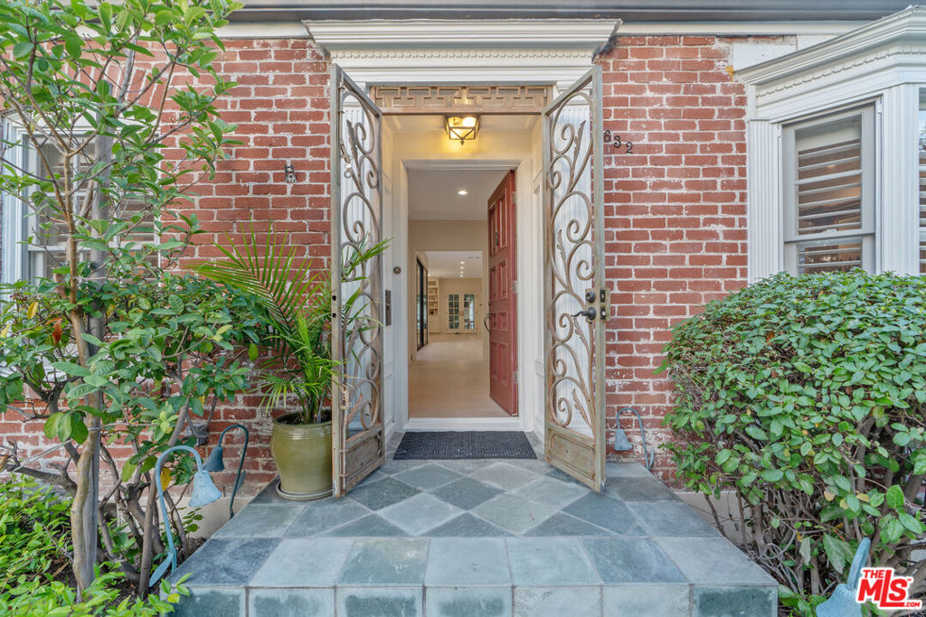 Properties 3 632 S Arden Boulevard