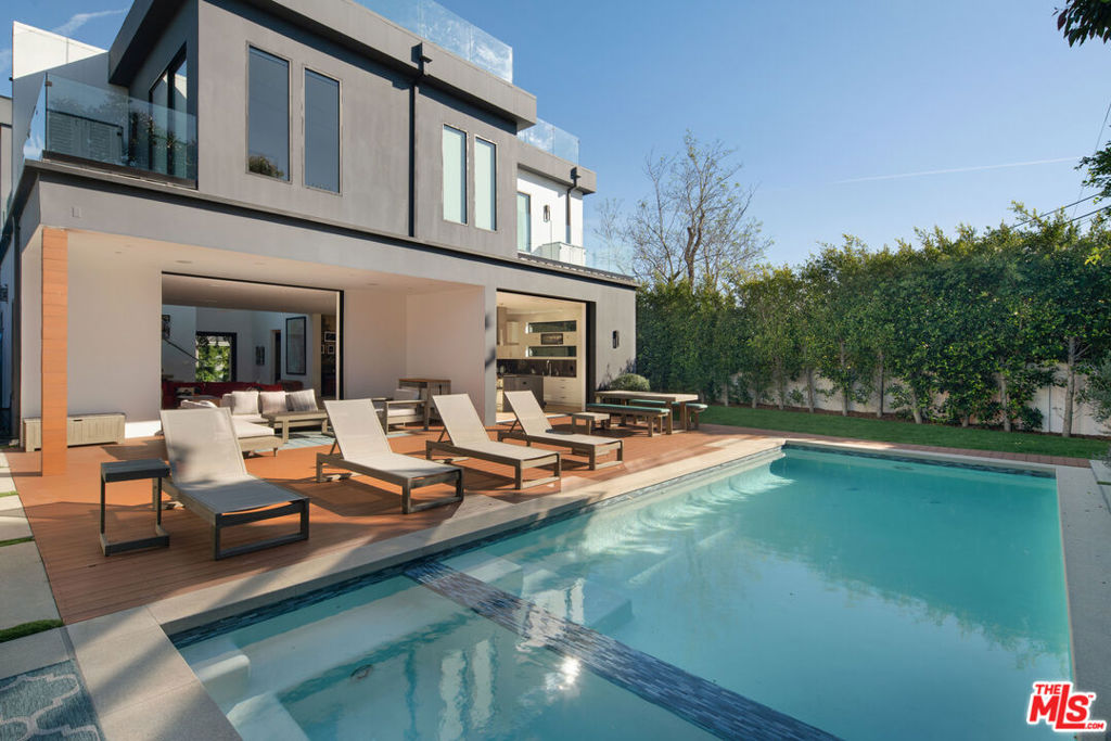 2819 S Canfield Avenue