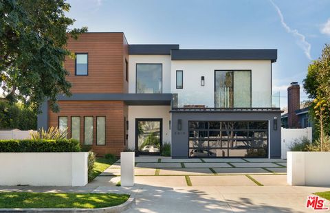 Photo of 2819 S Canfield Avenue, Los Angeles, CA 90034 (MLS # 26661743)