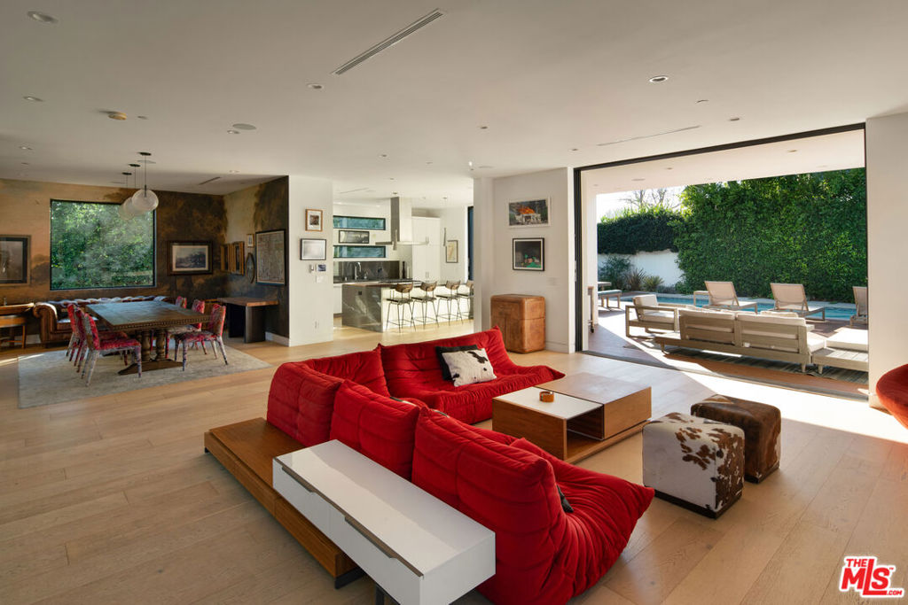 2819 S Canfield Avenue