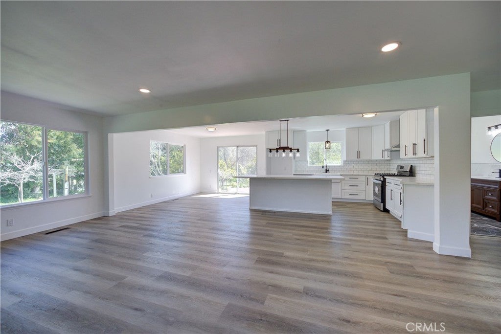 1550 Main St