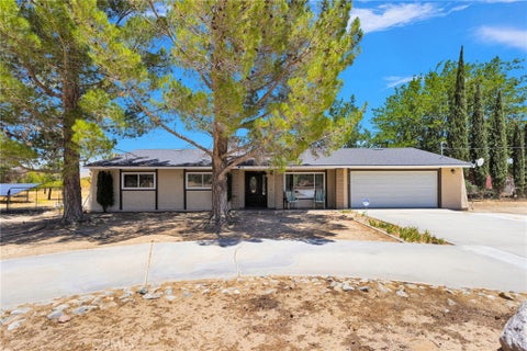 Photo of 31178 Pawnee ST, Lucerne Valley, CA 92356 (MLS # HD26125108)