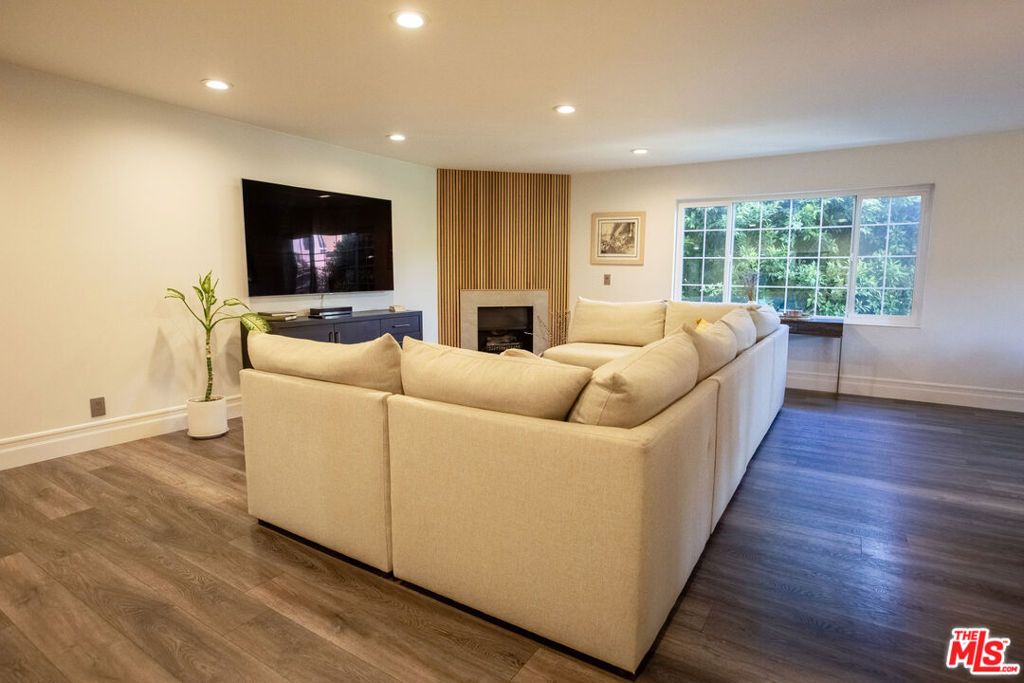 Photo of 14600 Dickens Street #202, Sherman Oaks, CA 91403 (MLS # 25587571)