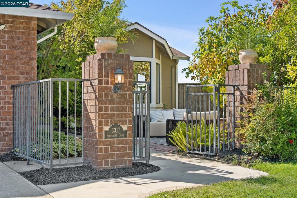 6317 Ridgemont Dr