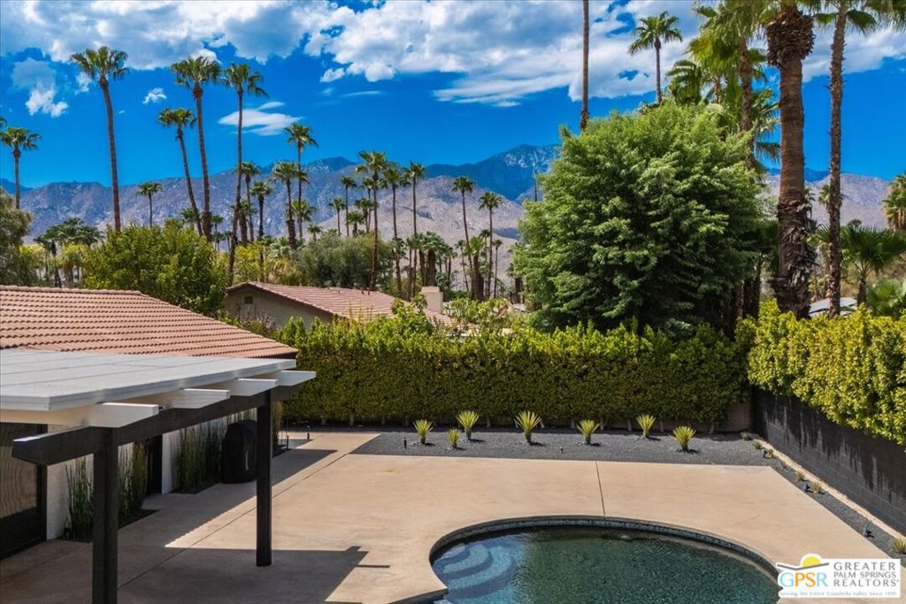 3190 E Loma Vista Circle