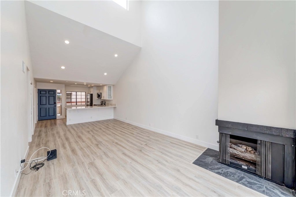 941 W Carson 306