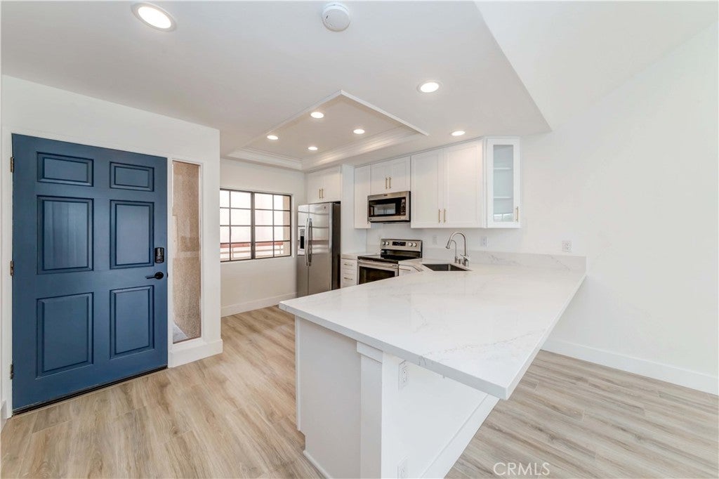 941 W Carson 306