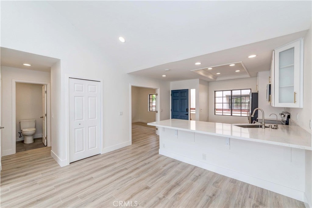 941 W Carson 306