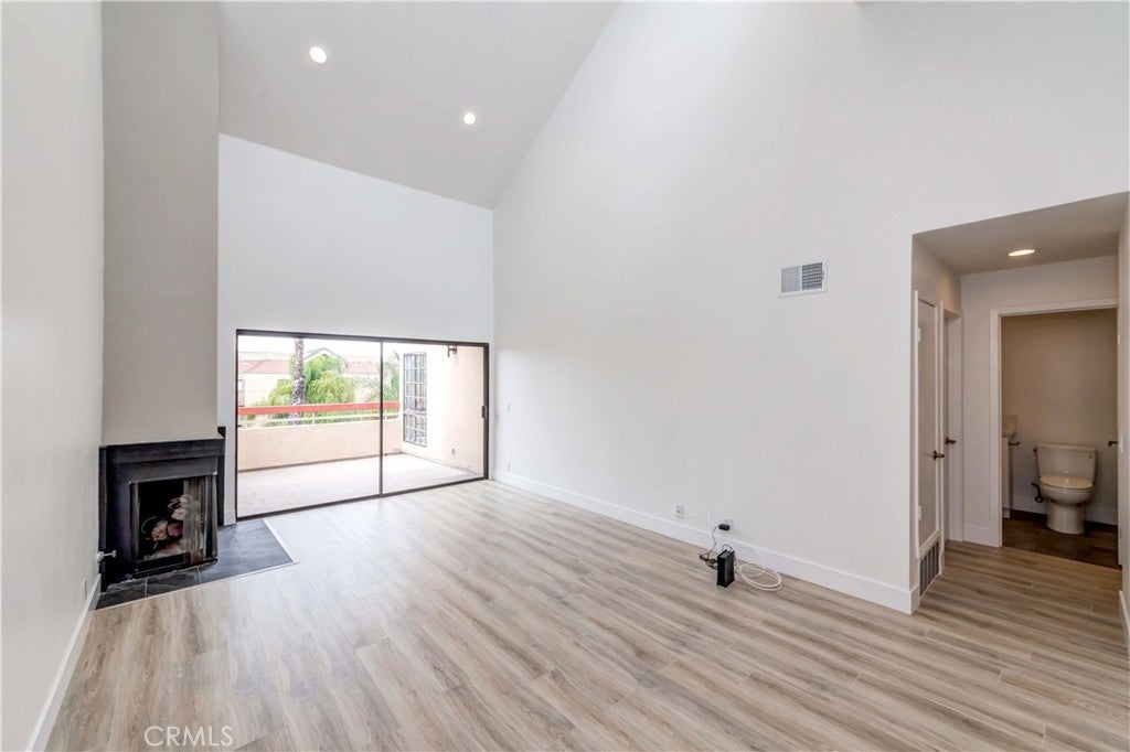 941 W Carson 306