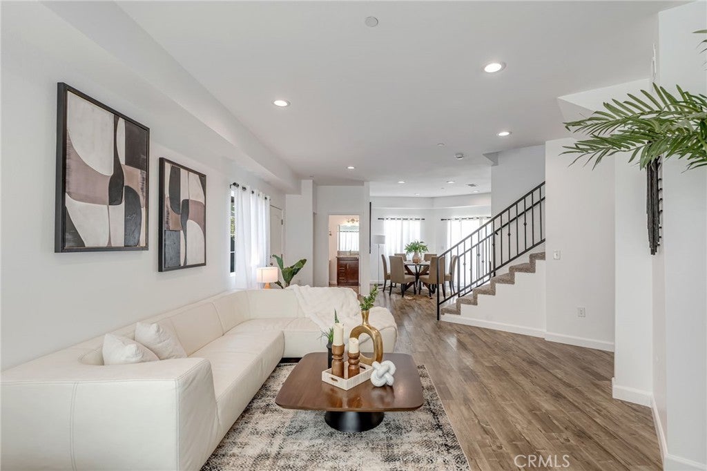 9330 Sunland 1