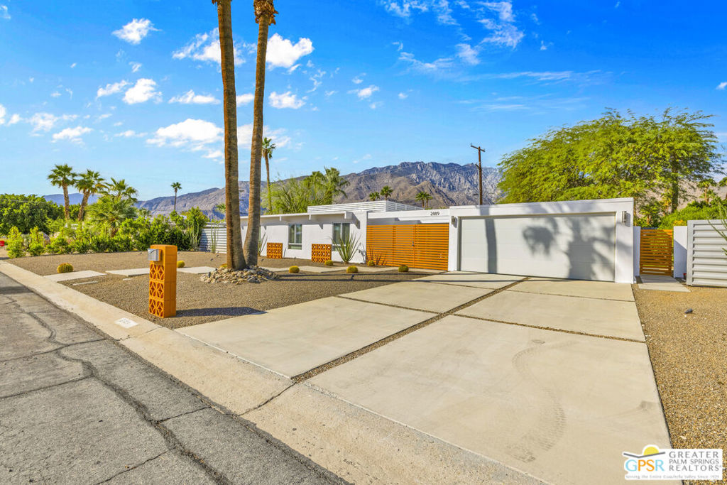 2889 N Davis Way