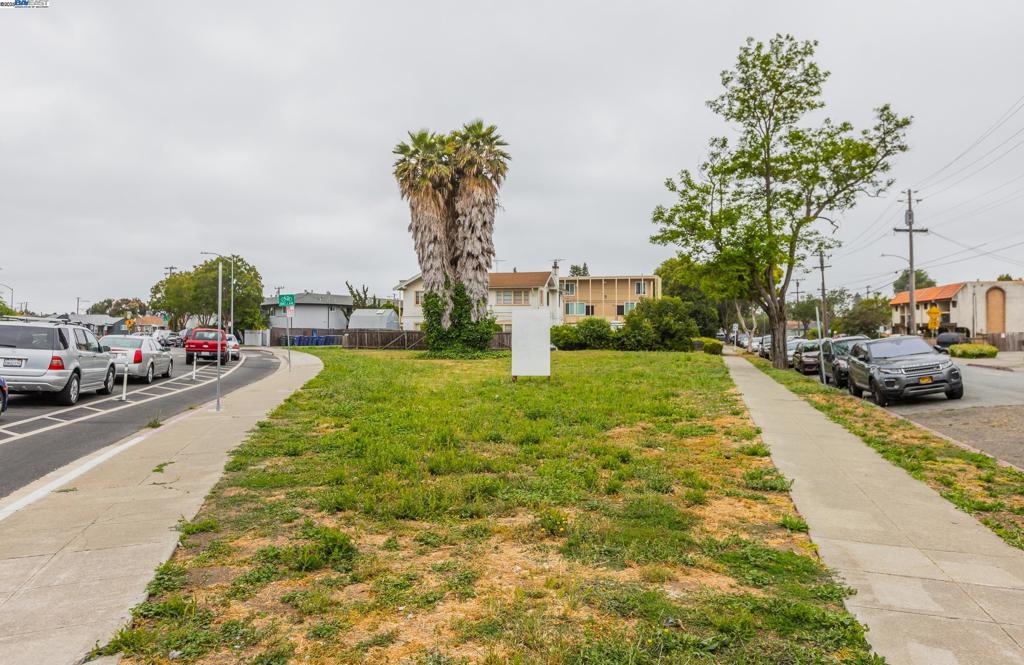 1405 Grand Ave