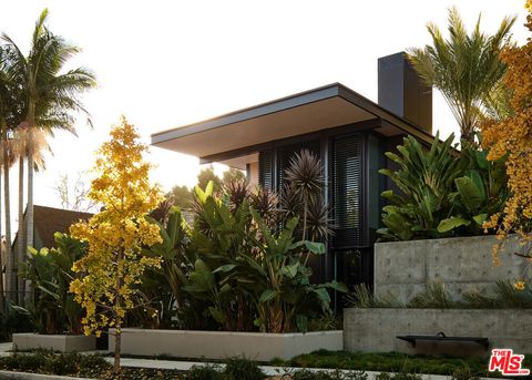 Photo of 8850 Rosewood Avenue, West Hollywood, CA 90048 (MLS # 26729381)