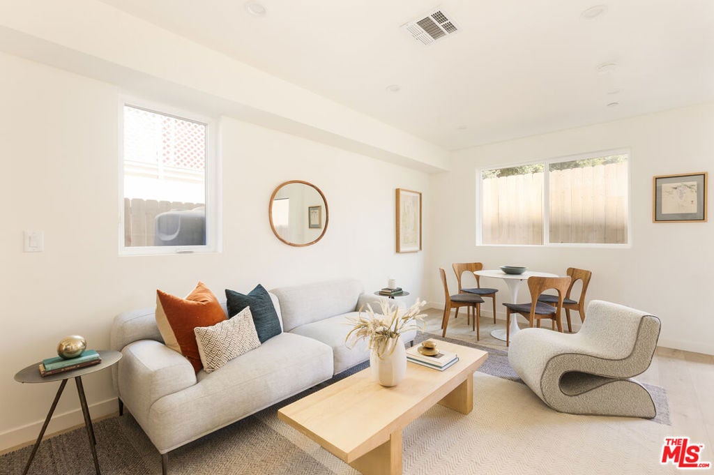 1233 1/2 N June Street, Los Angeles CA 90028