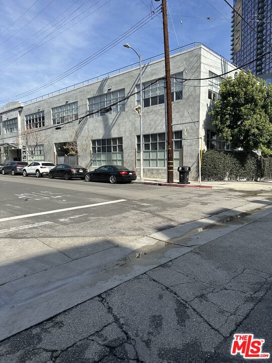 530 Molino Street 220