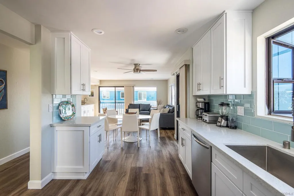 San Diego, California 92109, United States, 3 Bedrooms Bedrooms, ,4 BathroomsBathrooms,Residential,Active,186973